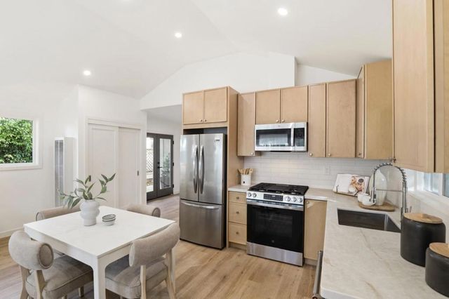 715 Roosevelt Avenue, Redwood City, CA 94061