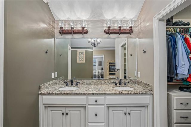5418 W 161st Terrace, Overland Park, KS 66085