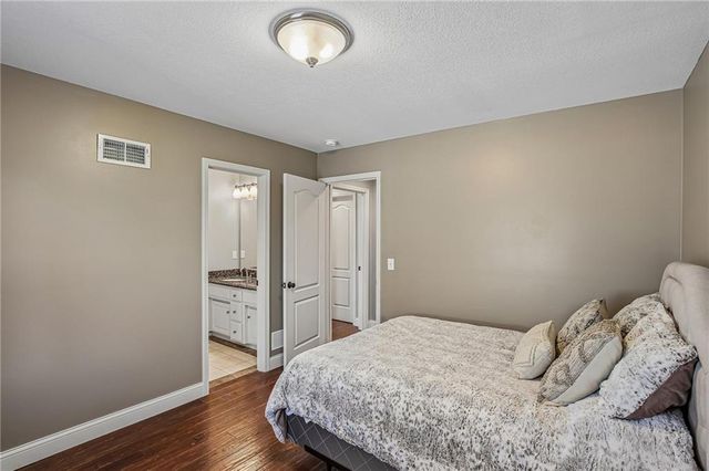 5418 W 161st Terrace, Overland Park, KS 66085