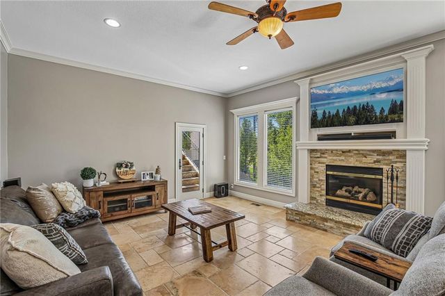 5418 W 161st Terrace, Overland Park, KS 66085