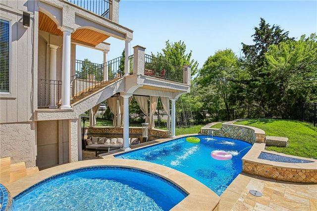 5418 W 161st Terrace, Overland Park, KS 66085