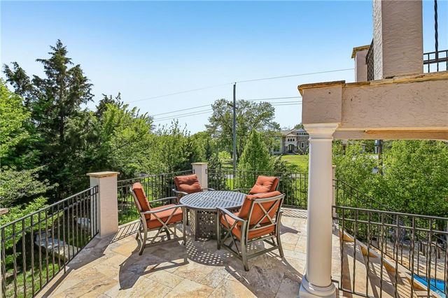 5418 W 161st Terrace, Overland Park, KS 66085