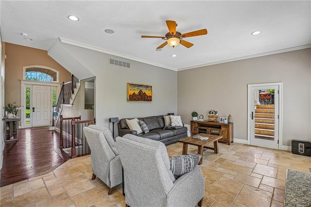5418 W 161st Terrace, Overland Park, KS 66085