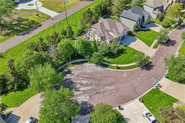 5418 W 161st Terrace, Overland Park, KS 66085