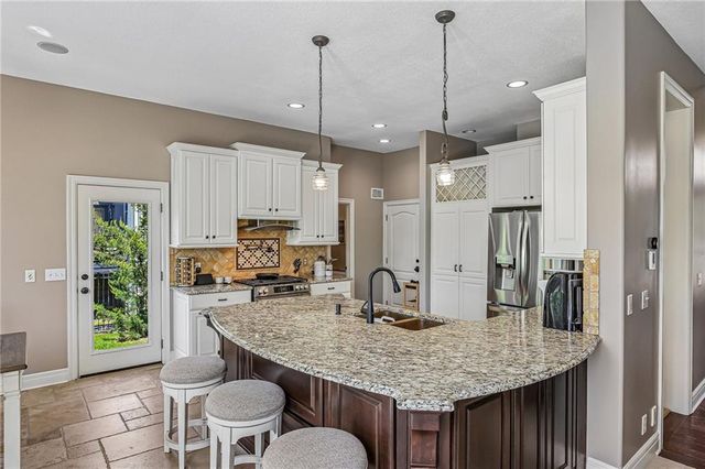 5418 W 161st Terrace, Overland Park, KS 66085