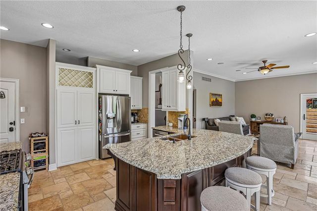 5418 W 161st Terrace, Overland Park, KS 66085