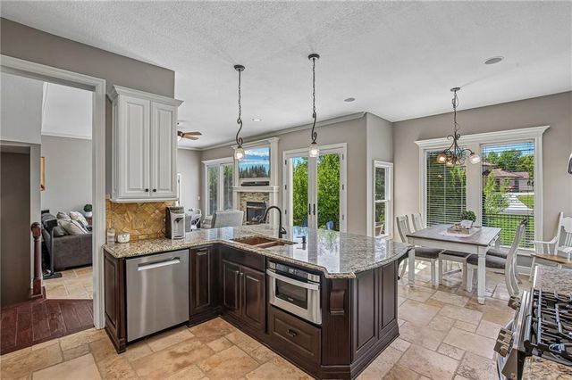 5418 W 161st Terrace, Overland Park, KS 66085