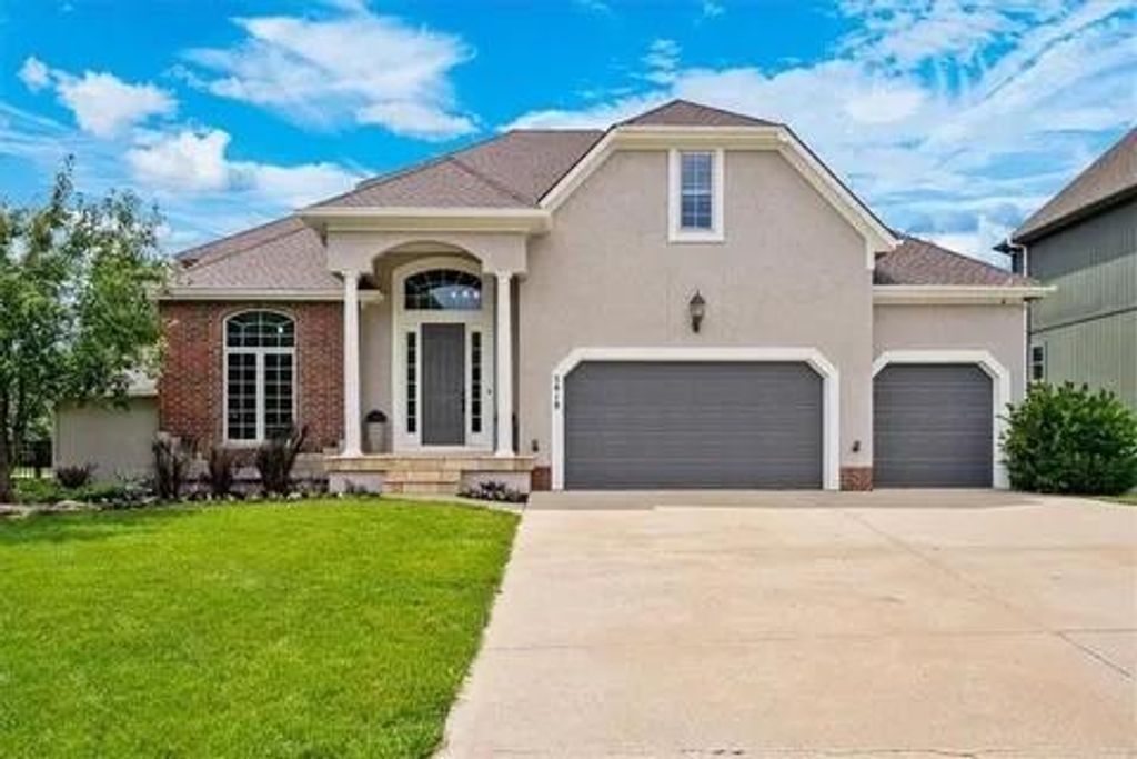 5418 W 161st Terrace, Overland Park, KS 66085
