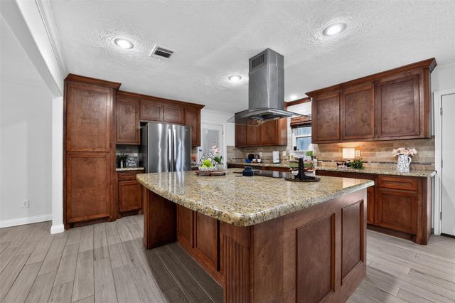 10407 Winding Trail Road, La Porte, TX 77571