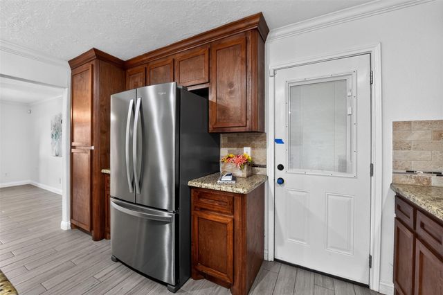 10407 Winding Trail Road, La Porte, TX 77571