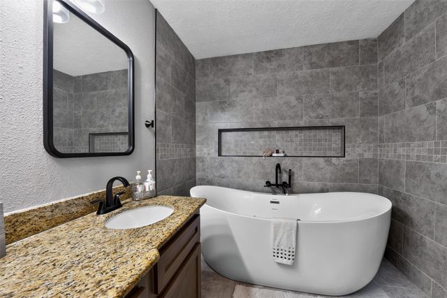 10407 Winding Trail Road, La Porte, TX 77571