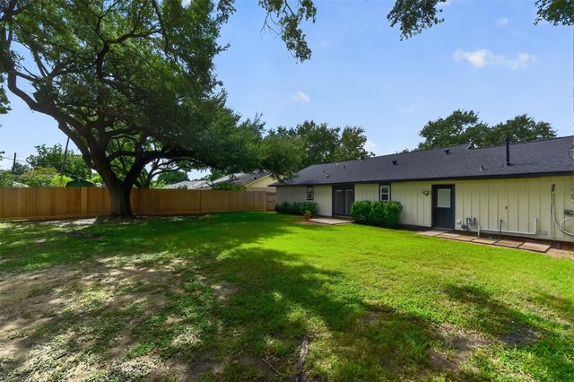 10407 Winding Trail Road, La Porte, TX 77571
