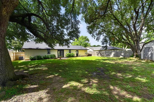 10407 Winding Trail Road, La Porte, TX 77571
