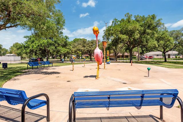 10407 Winding Trail Road, La Porte, TX 77571