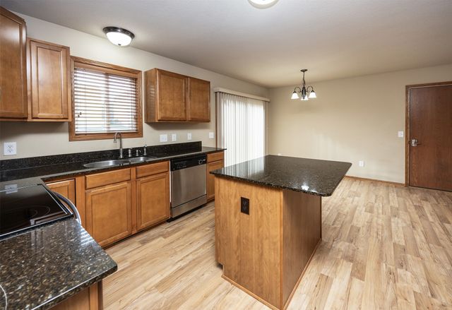 4284 Tamara Lane, West Des Moines, IA 50265