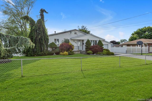 170 W 9th Street, Deer Park, NY 11729