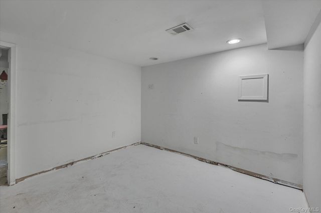 170 W 9th Street, Deer Park, NY 11729