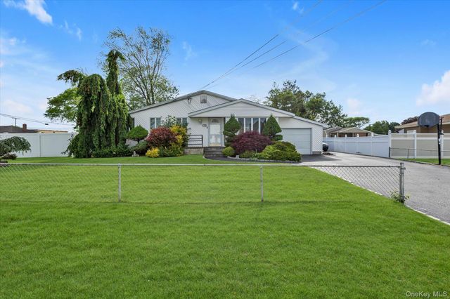 170 W 9th Street, Deer Park, NY 11729