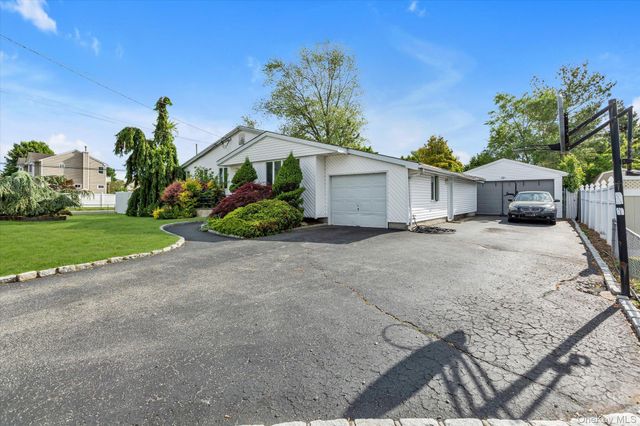 170 W 9th Street, Deer Park, NY 11729