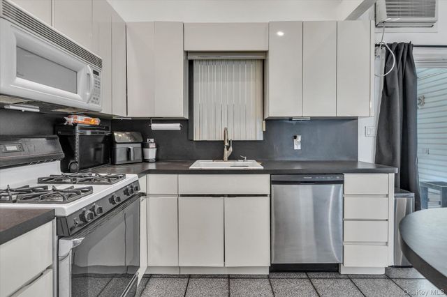 170 W 9th Street, Deer Park, NY 11729