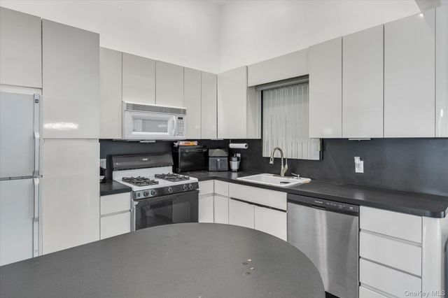 170 W 9th Street, Deer Park, NY 11729