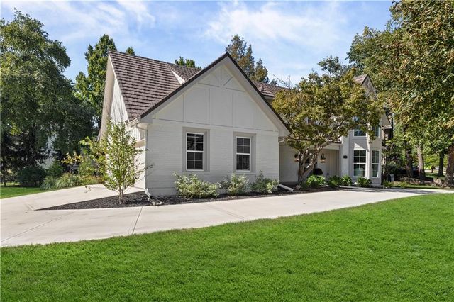 10426 Alhambra Street, Overland Park, KS 66207