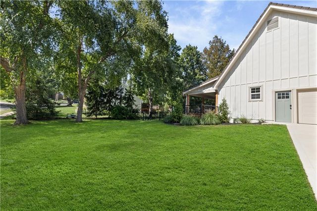 10426 Alhambra Street, Overland Park, KS 66207