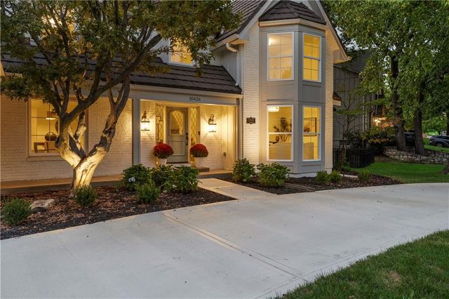 10426 Alhambra Street, Overland Park, KS 66207
