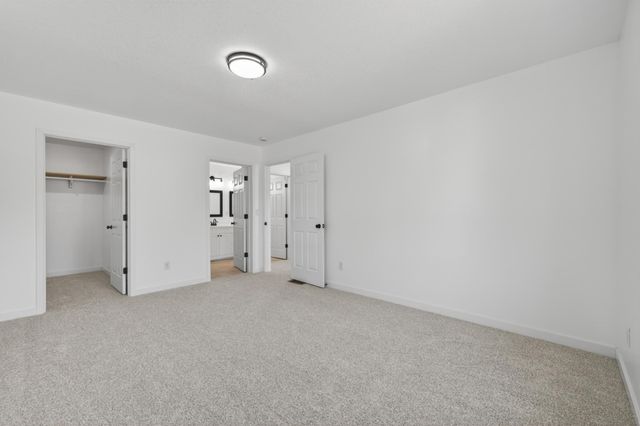 714 E Hawthorne Avenue E, Saint Paul, MN 55106