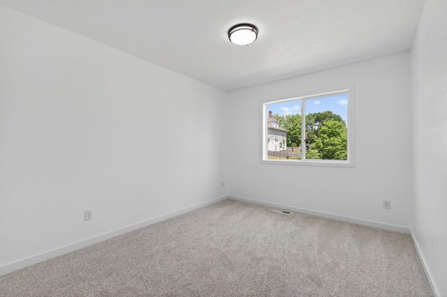 714 E Hawthorne Avenue E, Saint Paul, MN 55106