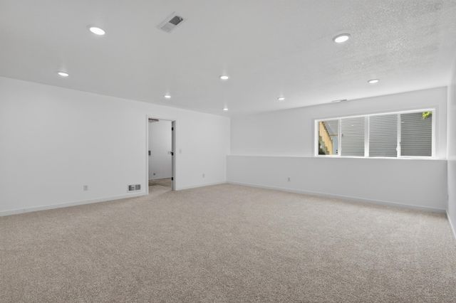 714 E Hawthorne Avenue E, Saint Paul, MN 55106