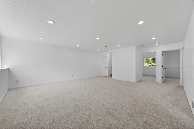 714 E Hawthorne Avenue E, Saint Paul, MN 55106