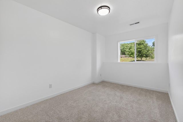 714 E Hawthorne Avenue E, Saint Paul, MN 55106