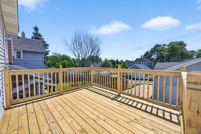 714 E Hawthorne Avenue E, Saint Paul, MN 55106