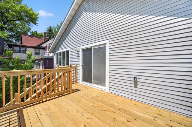 714 E Hawthorne Avenue E, Saint Paul, MN 55106