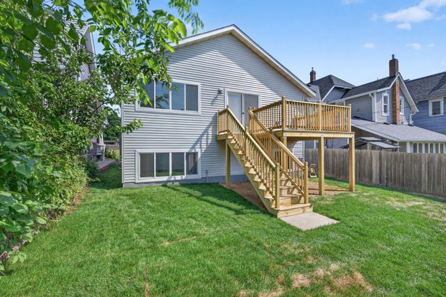 714 E Hawthorne Avenue E, Saint Paul, MN 55106