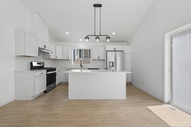 714 E Hawthorne Avenue E, Saint Paul, MN 55106