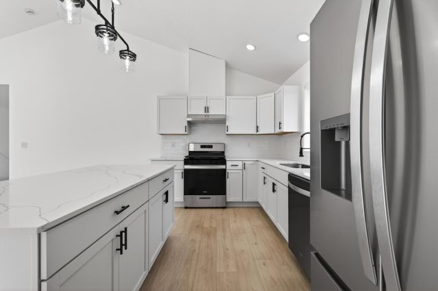 714 E Hawthorne Avenue E, Saint Paul, MN 55106
