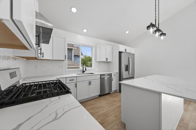 714 E Hawthorne Avenue E, Saint Paul, MN 55106