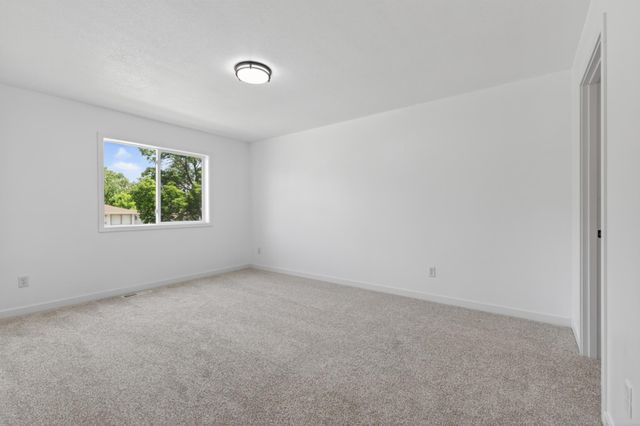 714 E Hawthorne Avenue E, Saint Paul, MN 55106