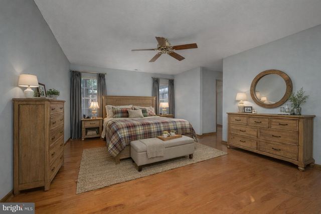 668 CASCADE DR S, Mount Laurel, NJ 08054