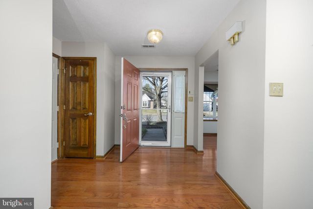 668 CASCADE DR S, Mount Laurel, NJ 08054