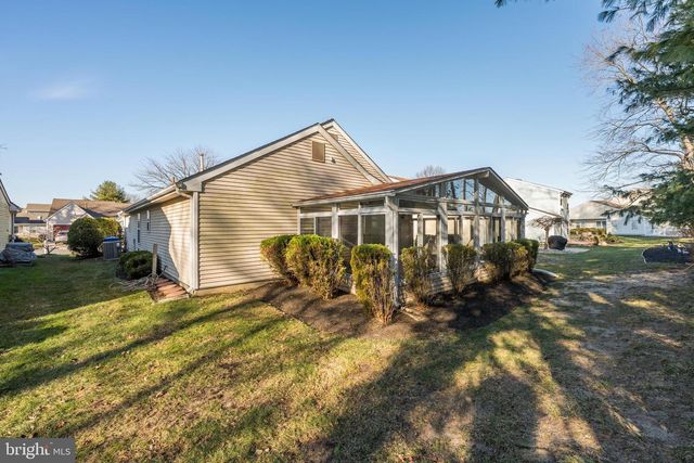 668 CASCADE DR S, Mount Laurel, NJ 08054