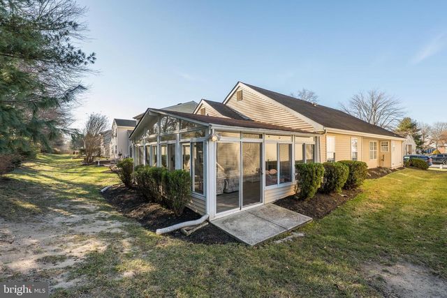 668 CASCADE DR S, Mount Laurel, NJ 08054