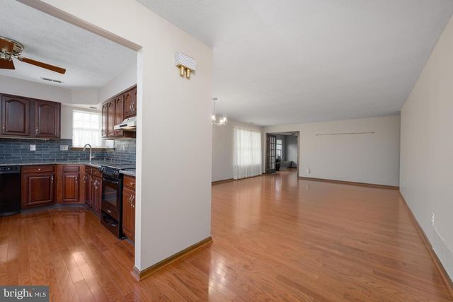 668 CASCADE DR S, Mount Laurel, NJ 08054