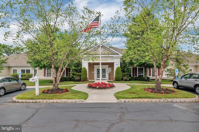 668 CASCADE DR S, Mount Laurel, NJ 08054