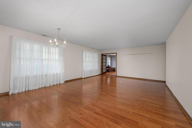 668 CASCADE DR S, Mount Laurel, NJ 08054