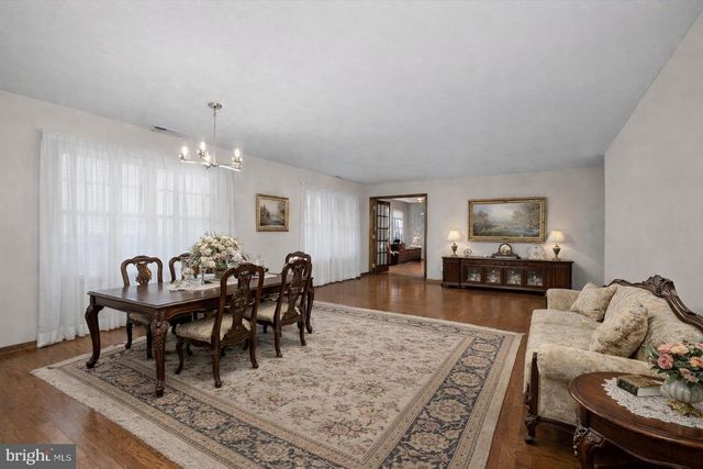 668 CASCADE DR S, Mount Laurel, NJ 08054