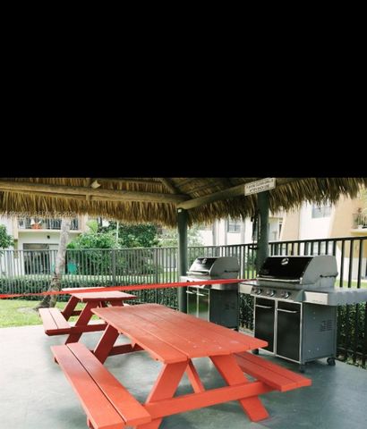 8287 SW 128th St 210, Pinecrest, FL 33156