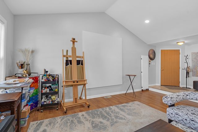 1218 BALLANTRAE Place E, Mundelein, IL 60060